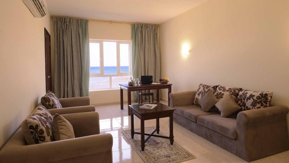 Resort Sur Beach Holiday Extérieur photo